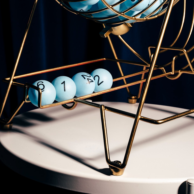 Welche Losnummer gewinnt heute ein Bedingungsloses Grundeinkommen für ein Jahr? Fotograf: Fabian Melber