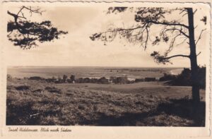 Echtfoto-Ansichtskarte Hiddensee von 1939, Verlag Chr. Kreitzler, per Luftpost mit Reichsberufswettkampf-Marken nach Buenos Aires gelaufen.