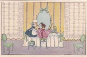 Pastellillustration von Mela Köhler-Broman: Mädchen in Zofentracht frisiert ein Mädchen im rosa Umhang am Spiegel